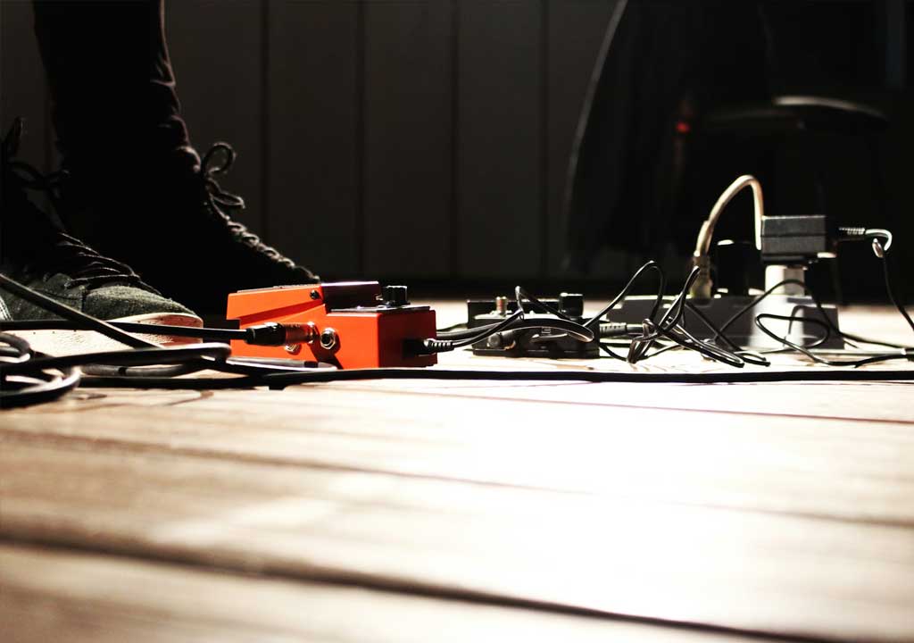 Onstage Ready: Fast Load-In and Soundcheck with a Small Pedalboard