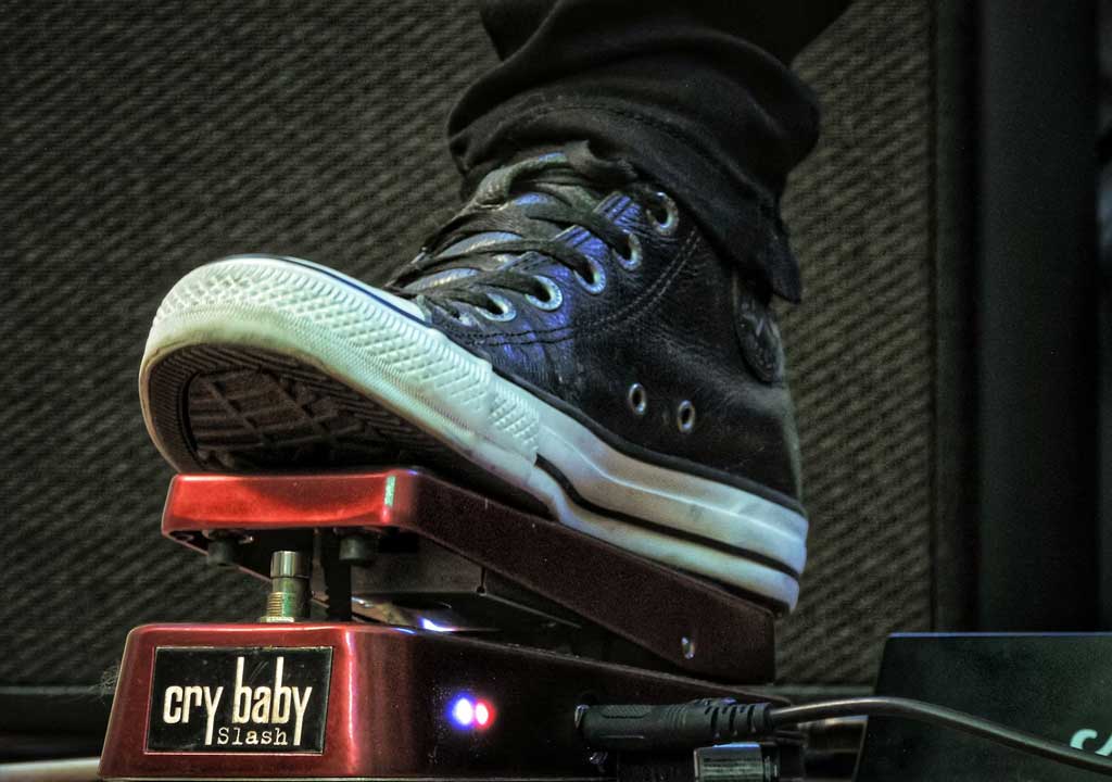 Mastering Cable Management on a Pedal Board